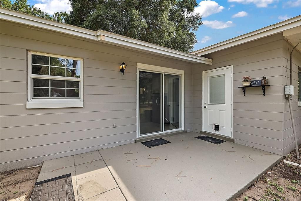 Recently Sold: $359,000 (2 beds, 2 baths, 936 Square Feet)