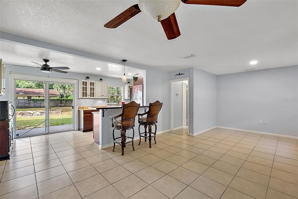 Recently Sold: $359,000 (2 beds, 2 baths, 936 Square Feet)