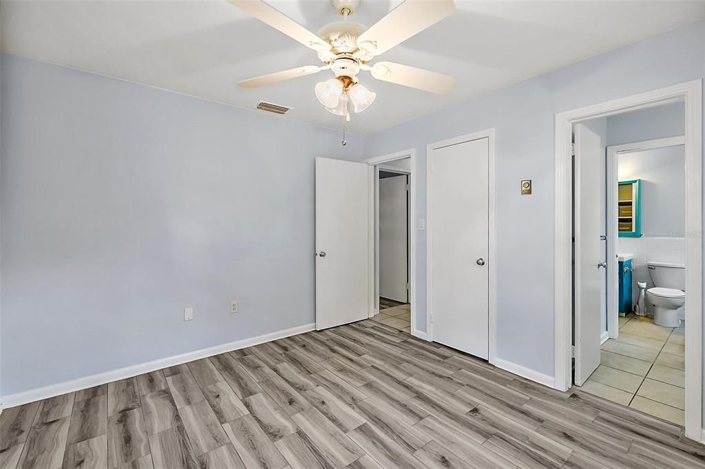 Recently Sold: $359,000 (2 beds, 2 baths, 936 Square Feet)