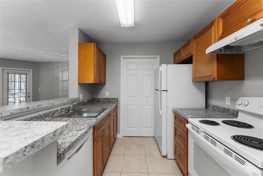 For Rent: $1,560 (1 beds, 1 baths, 722 Square Feet)