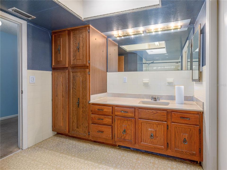 最近售出: $285,000 (3 贝兹, 2 浴室, 1665 平方英尺)