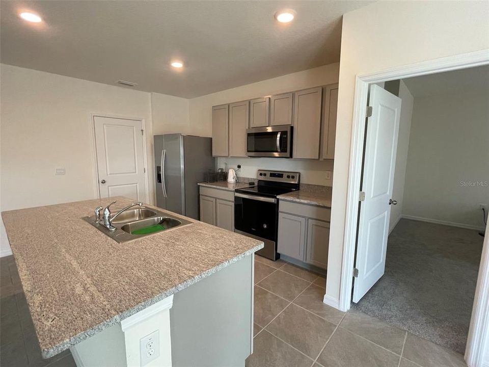 For Rent: $2,650 (3 beds, 2 baths, 1672 Square Feet)