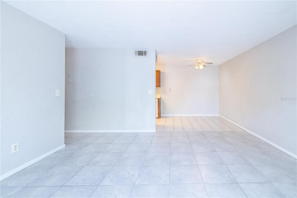 For Sale: $148,900 (2 beds, 2 baths, 1069 Square Feet)