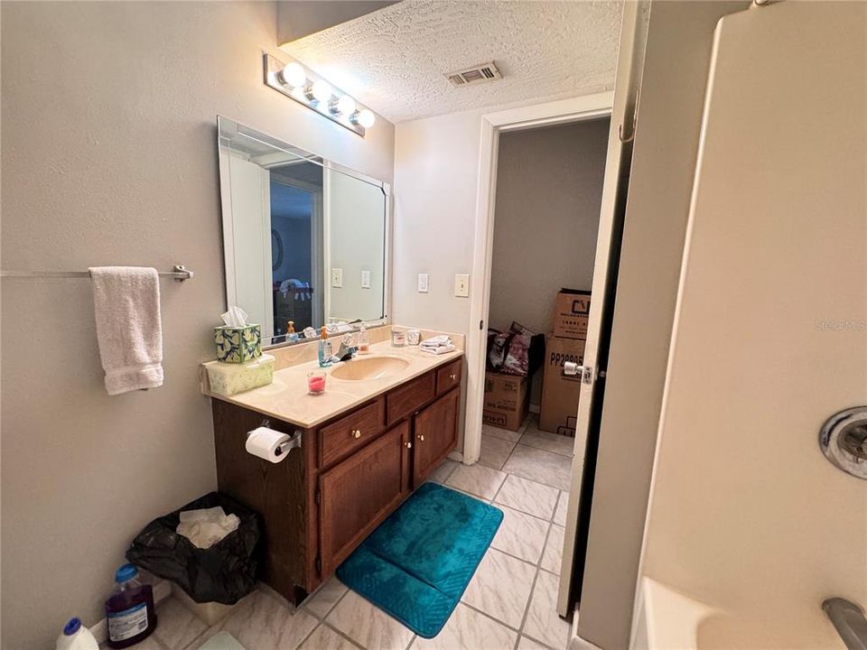 For Sale: $148,900 (2 beds, 2 baths, 1069 Square Feet)