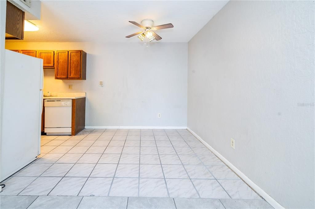 For Sale: $148,900 (2 beds, 2 baths, 1069 Square Feet)