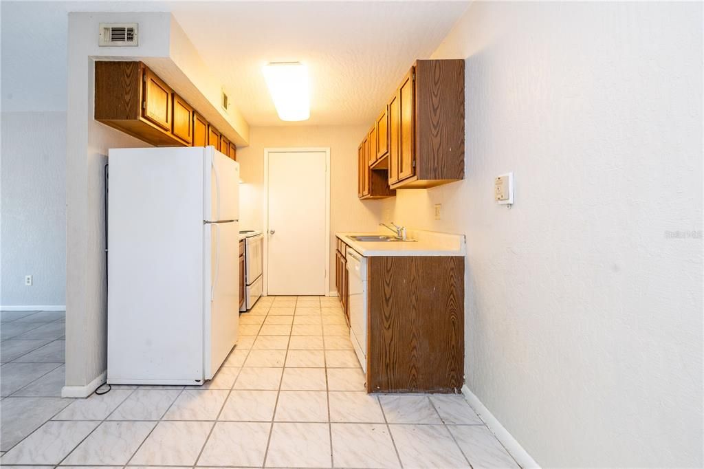 For Sale: $148,900 (2 beds, 2 baths, 1069 Square Feet)