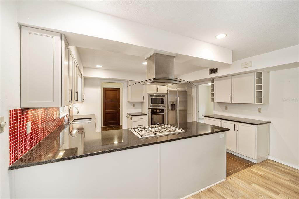 KITCHEN WITH GRANITE COUNTERS, SS APPLIANCES