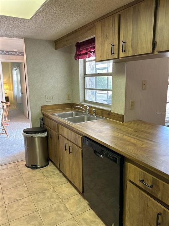 Abundant light, counterspace and a convenient work triangle make this a great kitchen!