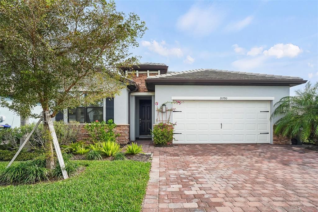 Active With Contract: $574,900 (4 beds, 2 baths, 2038 Square Feet)