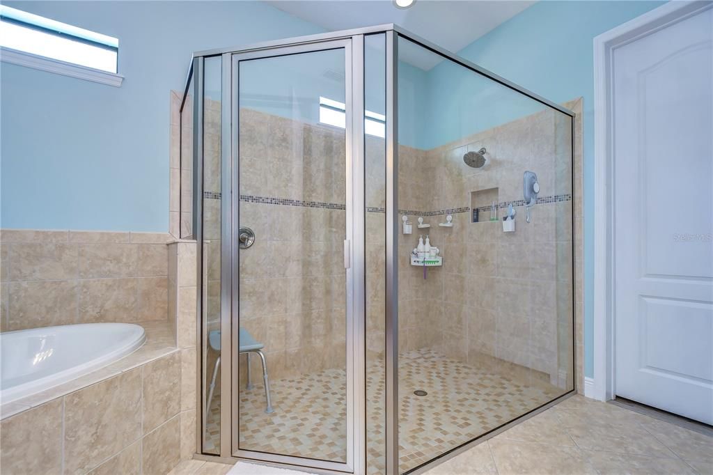 待售: $850,000 (4 贝兹, 2 浴室, 2058 平方英尺)