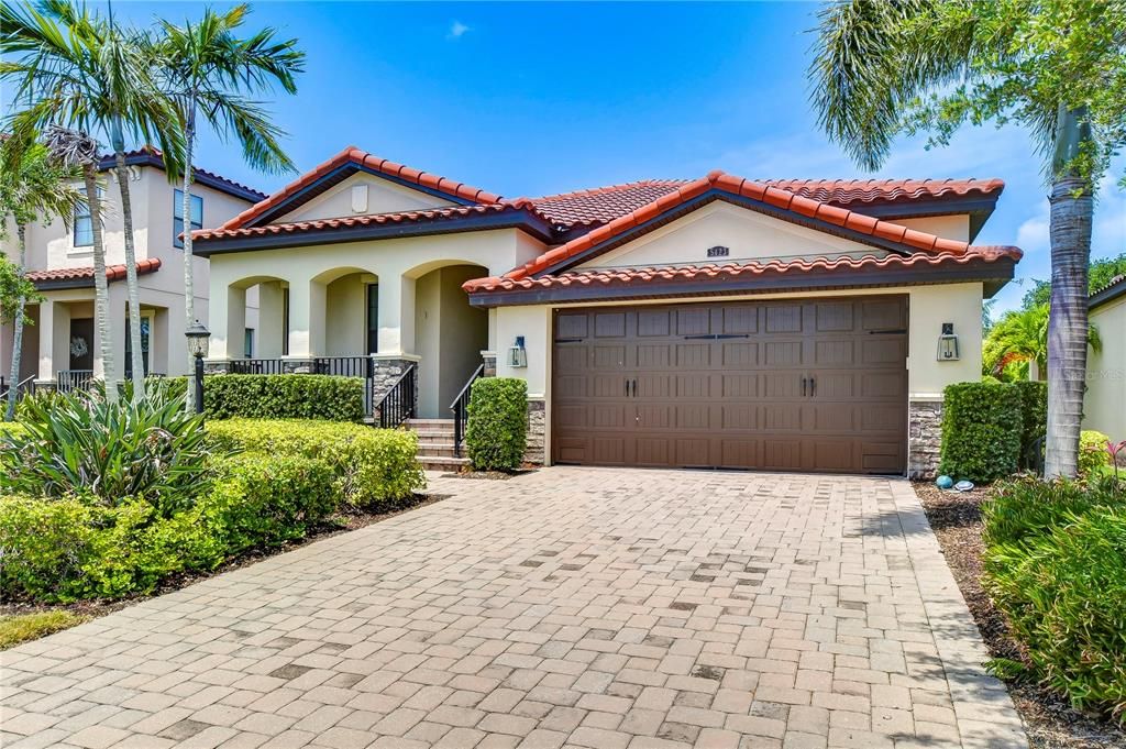 For Sale: $839,900 (4 beds, 2 baths, 2058 Square Feet)