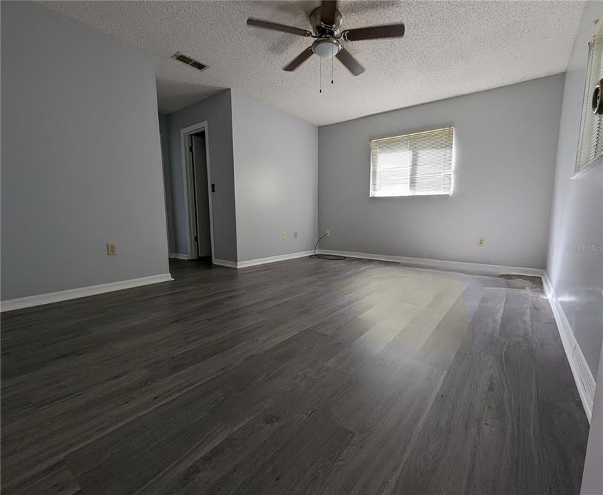 Active With Contract: $1,450 (2 beds, 2 baths, 1144 Square Feet)