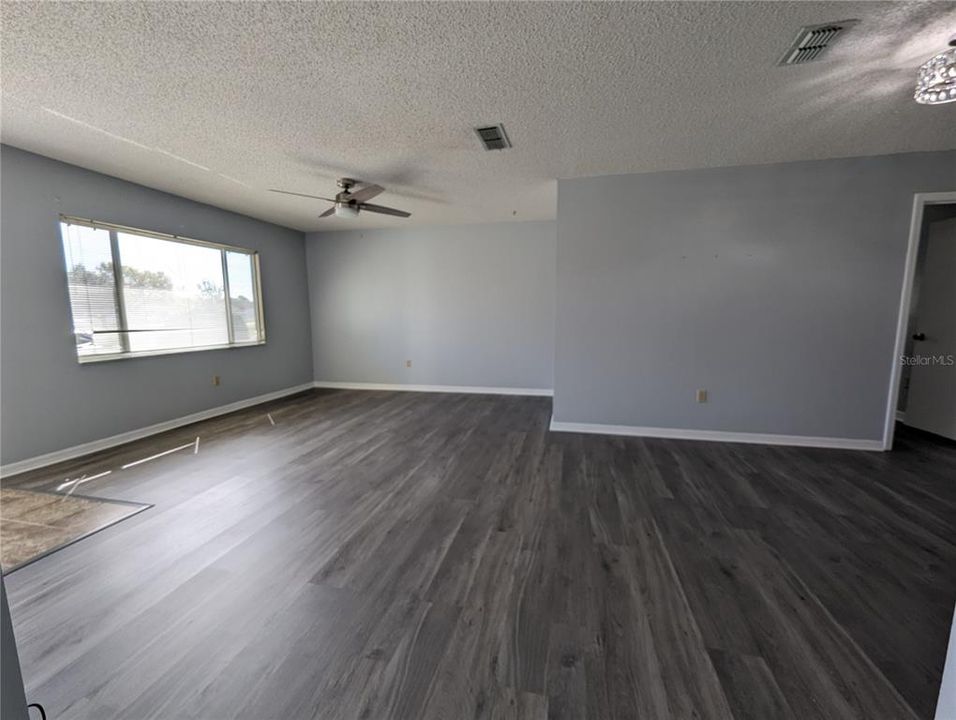 Active With Contract: $1,450 (2 beds, 2 baths, 1144 Square Feet)