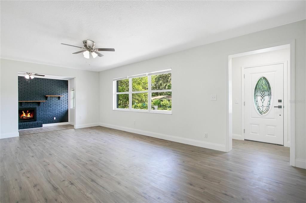 Active With Contract: $440,000 (4 beds, 3 baths, 2452 Square Feet)