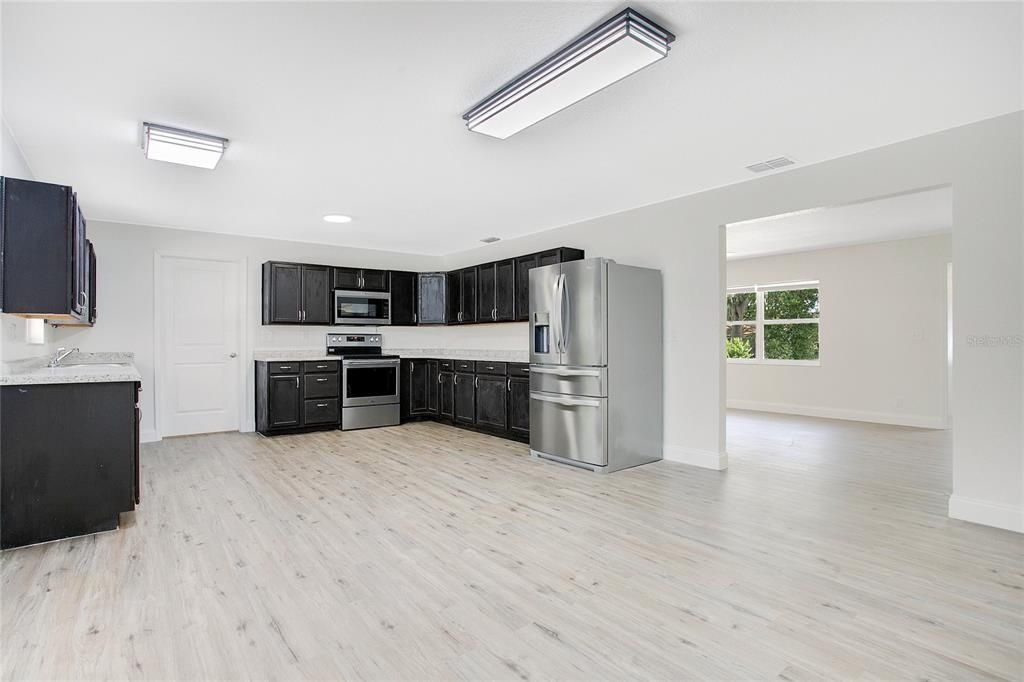 Active With Contract: $440,000 (4 beds, 3 baths, 2452 Square Feet)