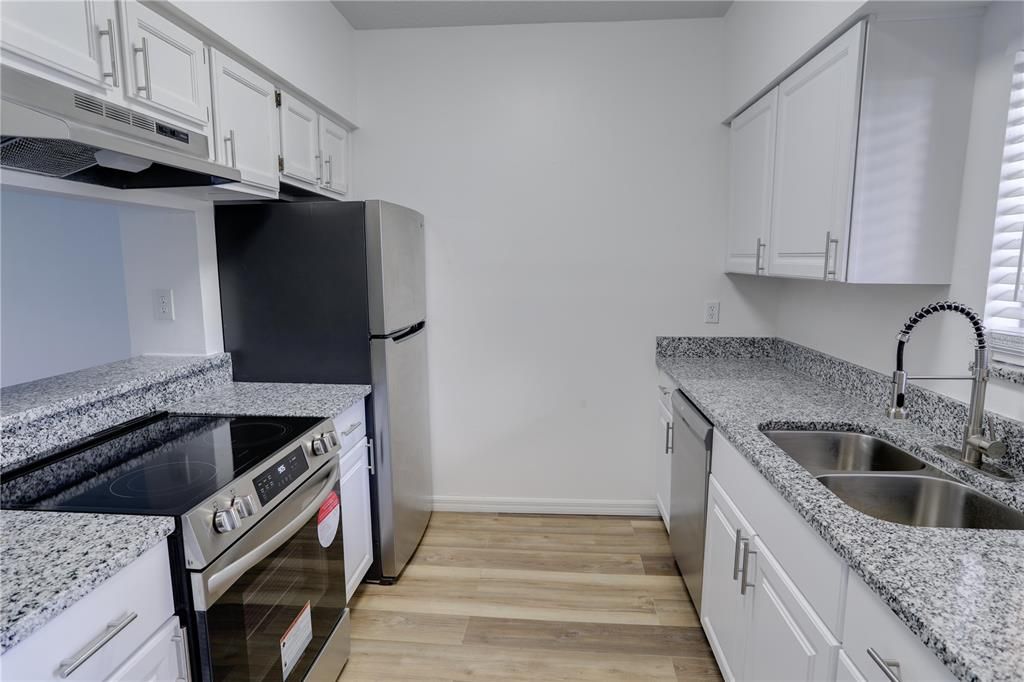 Recently Rented: $1,695 (2 beds, 2 baths, 860 Square Feet)