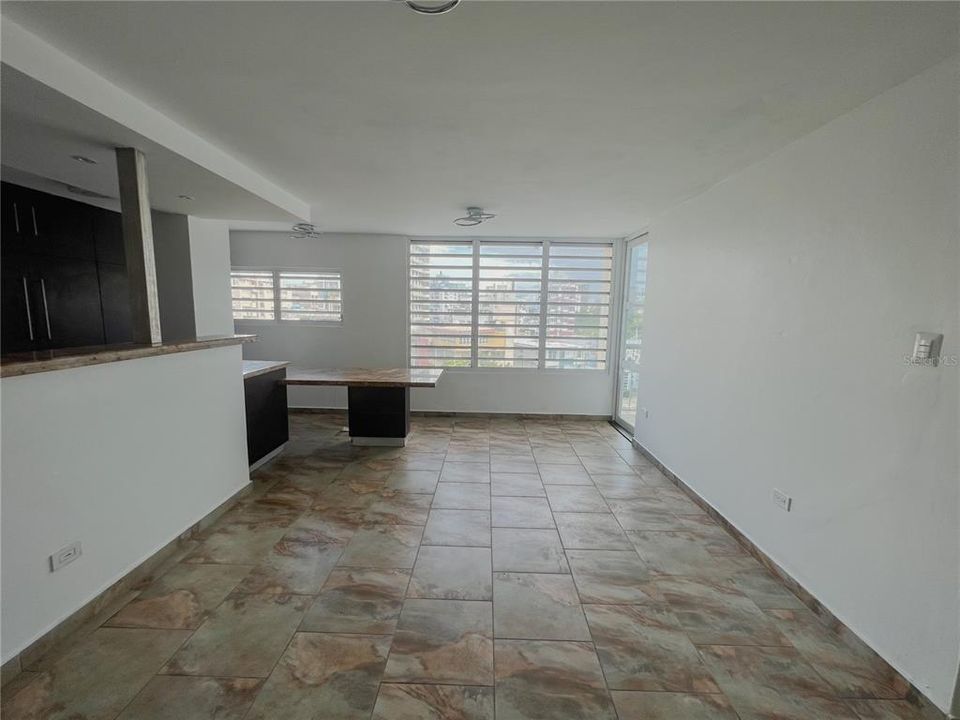 For Sale: $369,000 (3 beds, 2 baths, 1100 Square Feet)