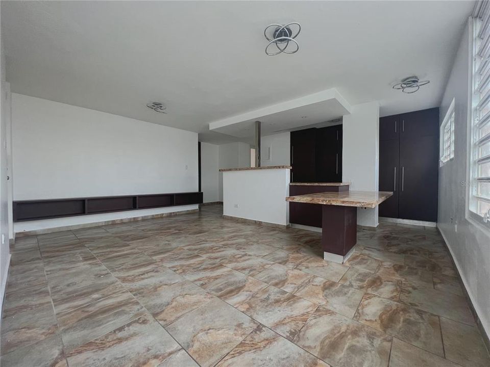 For Sale: $369,000 (3 beds, 2 baths, 1100 Square Feet)