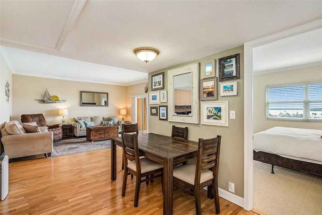 For Sale: $589,000 (2 beds, 1 baths, 1090 Square Feet)