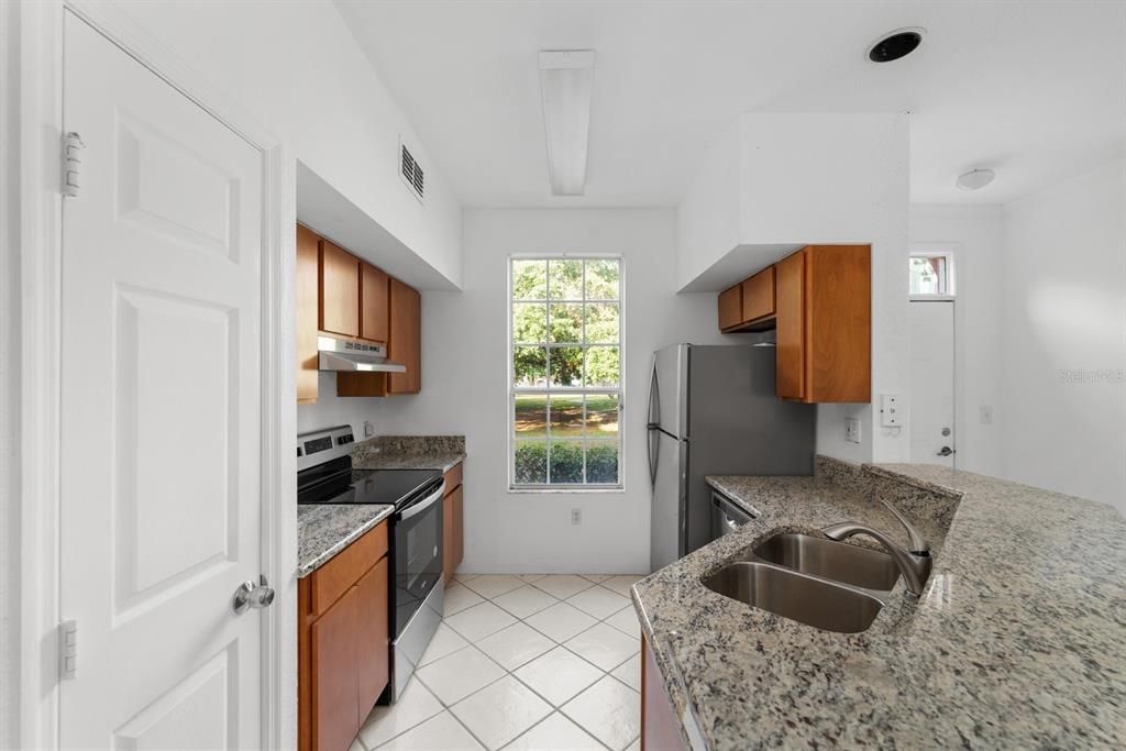 For Sale: $243,000 (2 beds, 2 baths, 1140 Square Feet)