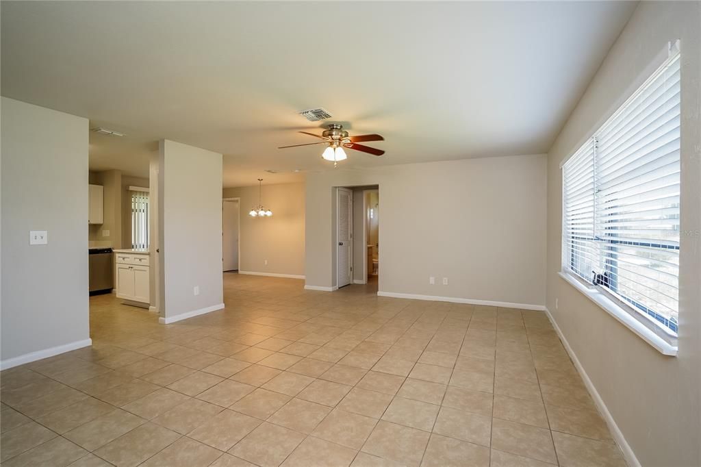 For Rent: $2,105 (3 beds, 2 baths, 1349 Square Feet)