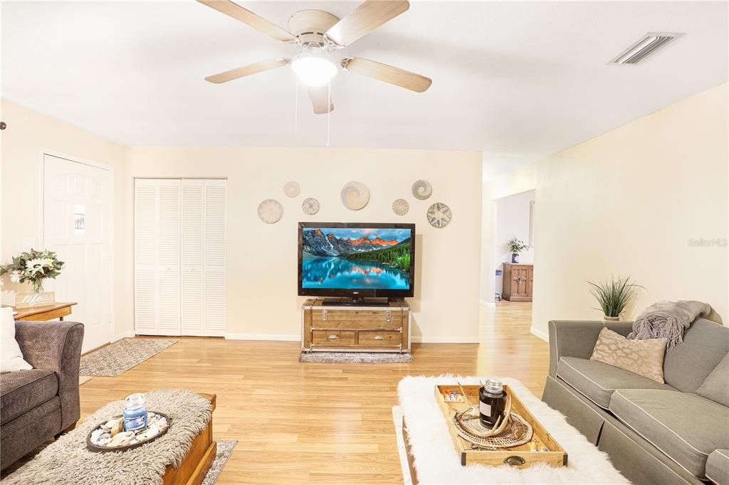 For Sale: $259,000 (3 beds, 2 baths, 1740 Square Feet)