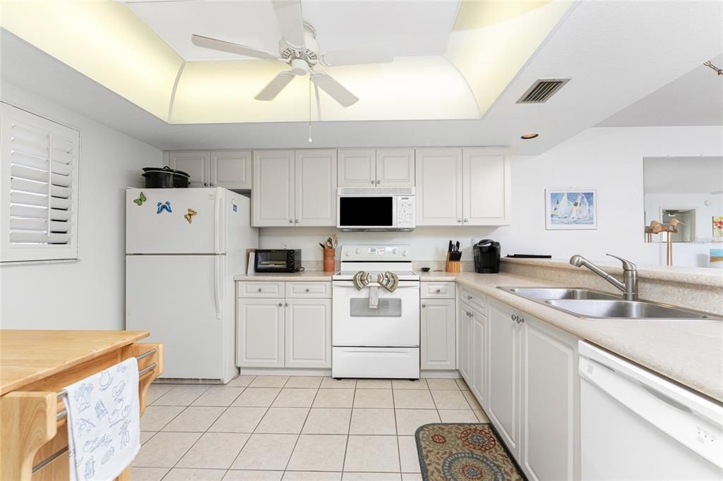 Looking from the foyer into the kitchen.