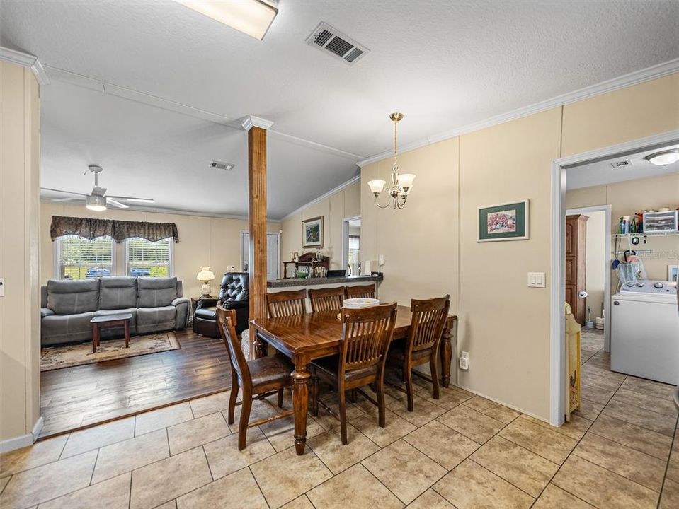 For Sale: $319,900 (3 beds, 2 baths, 1188 Square Feet)