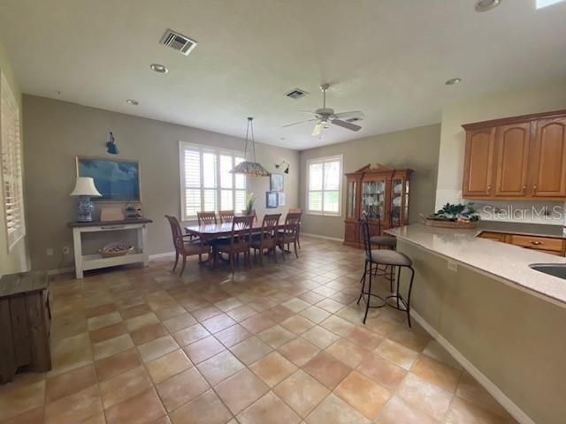 For Rent: $2,650 (3 beds, 2 baths, 2774 Square Feet)