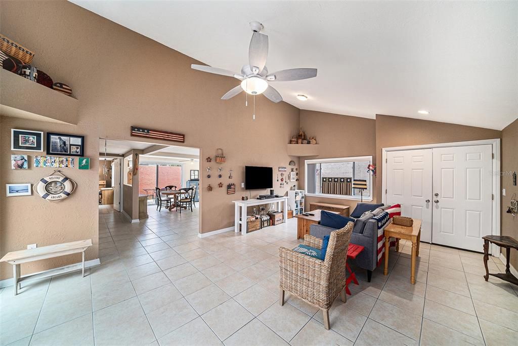 Active With Contract: $270,000 (3 beds, 2 baths, 1464 Square Feet)