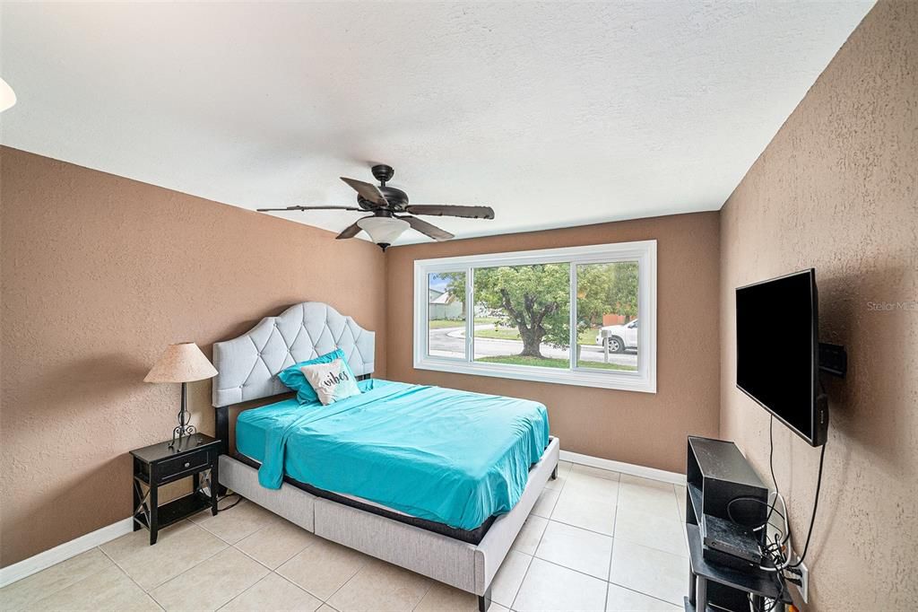 Active With Contract: $270,000 (3 beds, 2 baths, 1464 Square Feet)