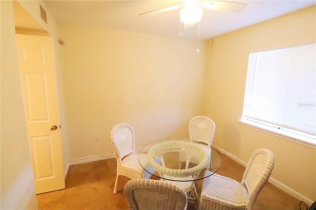 For Sale: $140,000 (2 beds, 1 baths, 912 Square Feet)