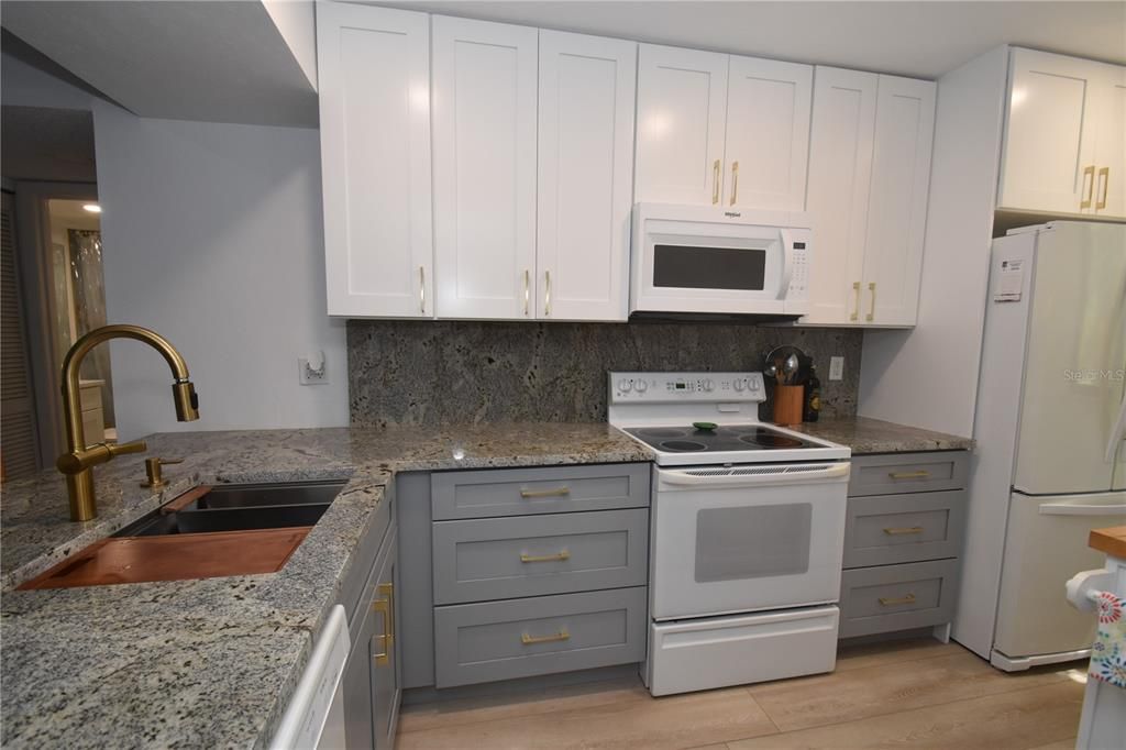 For Rent: $1,750 (1 beds, 1 baths, 731 Square Feet)