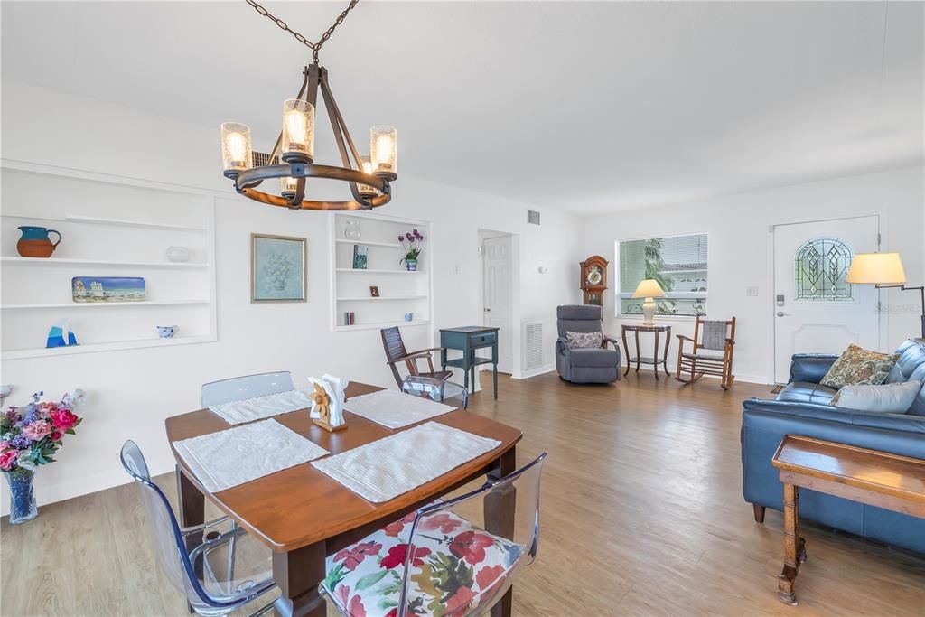 Active With Contract: $699,000 (2 beds, 1 baths, 1000 Square Feet)