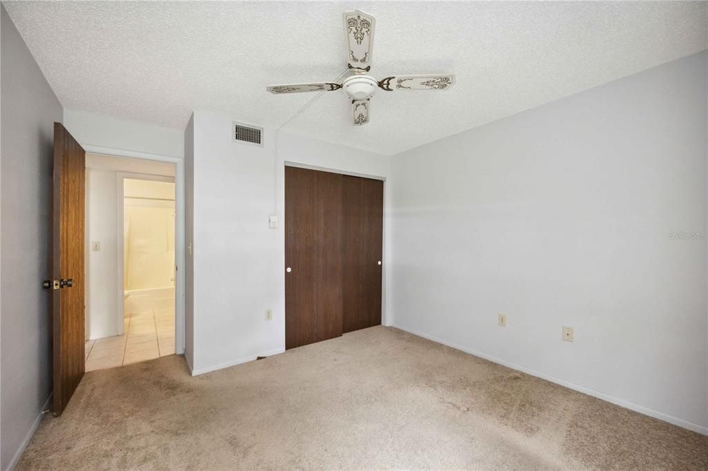 For Sale: $189,700 (2 beds, 2 baths, 876 Square Feet)