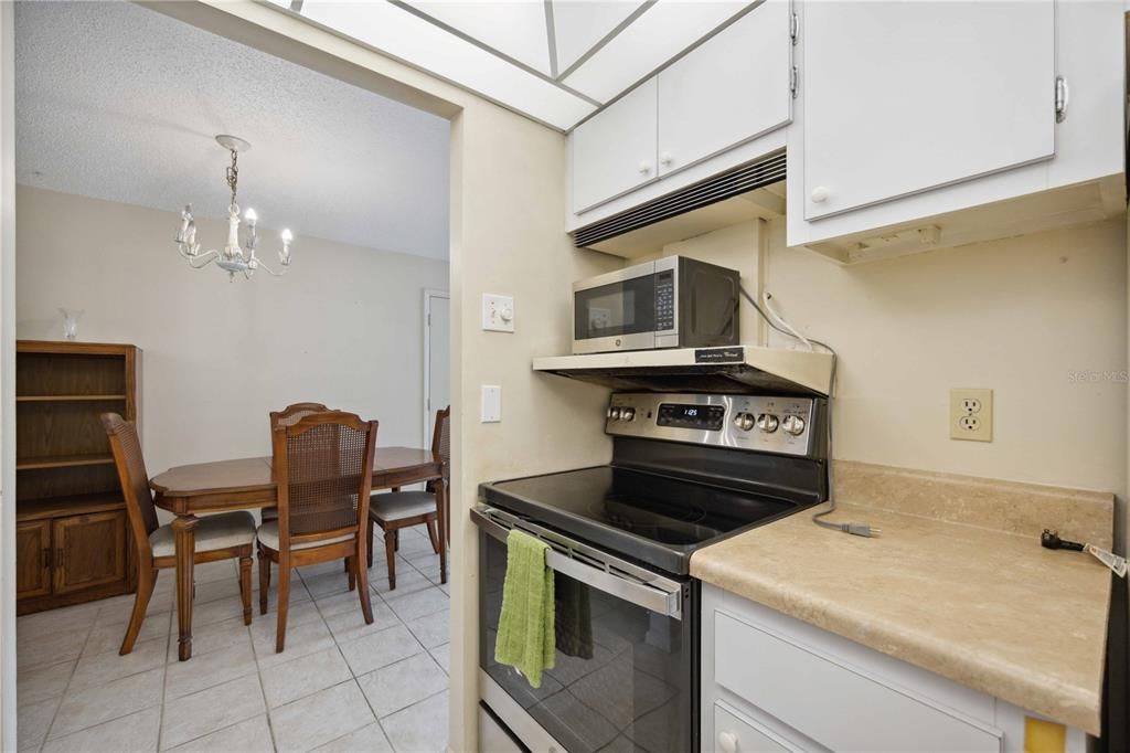 Active With Contract: $175,000 (2 beds, 2 baths, 876 Square Feet)