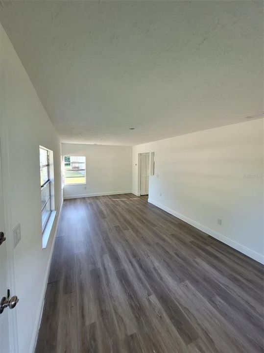 Active With Contract: $2,500 (2 beds, 1 baths, 854 Square Feet)