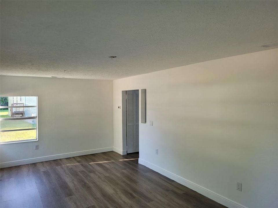 Active With Contract: $2,500 (2 beds, 1 baths, 854 Square Feet)