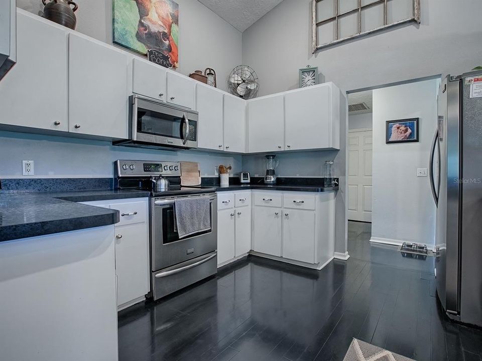 Active With Contract: $440,000 (3 beds, 2 baths, 1809 Square Feet)