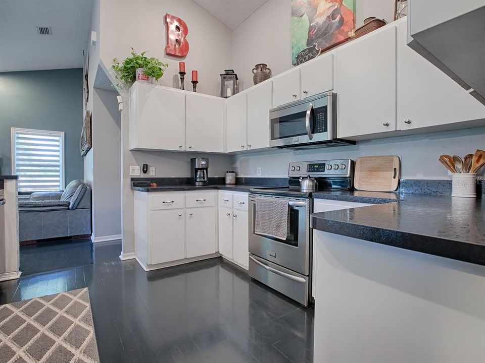 Active With Contract: $440,000 (3 beds, 2 baths, 1809 Square Feet)