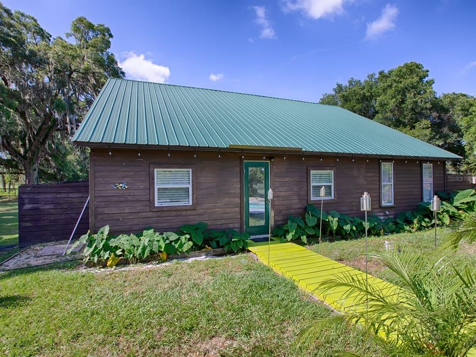 Active With Contract: $440,000 (3 beds, 2 baths, 1809 Square Feet)