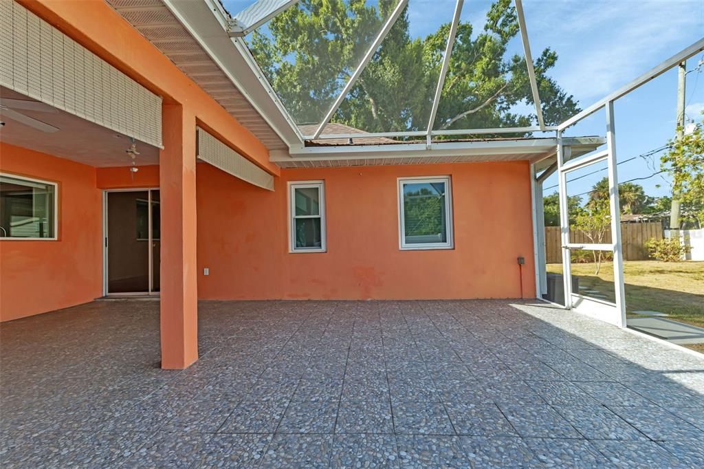 Activo con contrato: $325,000 (3 camas, 2 baños, 1853 Pies cuadrados)