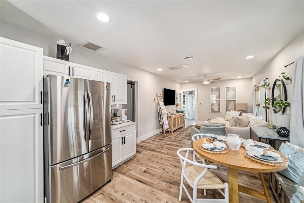Active With Contract: $375,000 (2 beds, 1 baths, 786 Square Feet)
