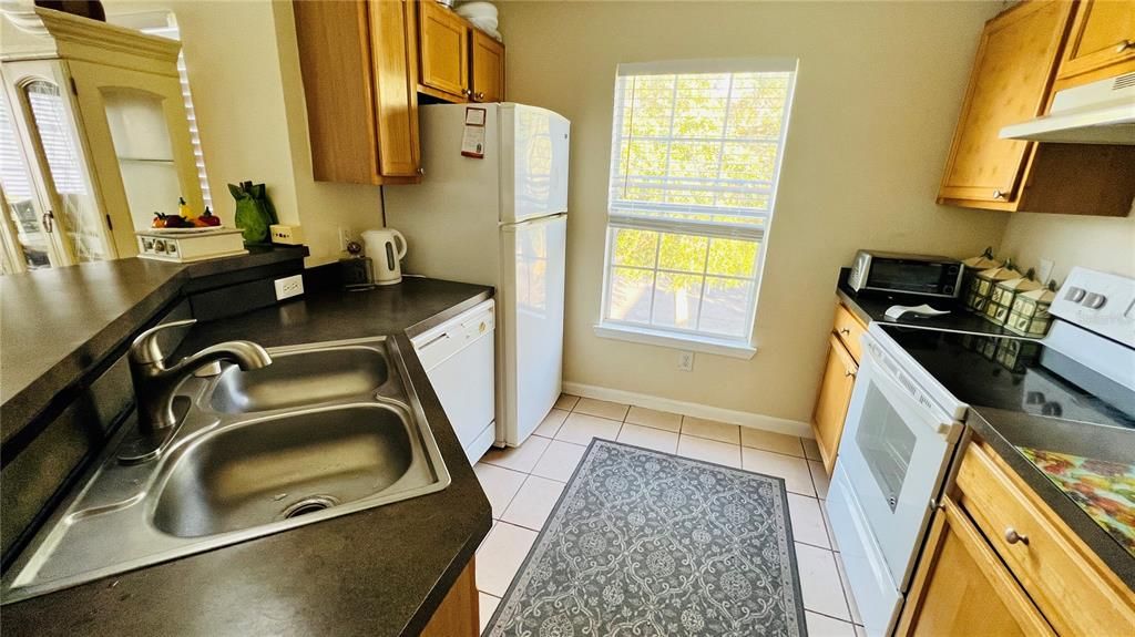 For Rent: $1,650 (1 beds, 1 baths, 996 Square Feet)