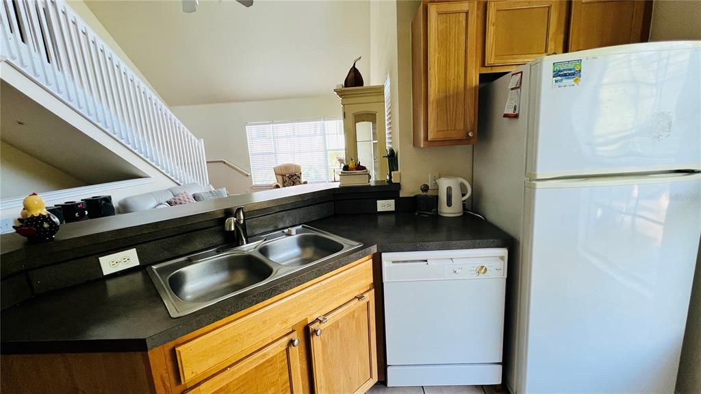 For Rent: $1,650 (1 beds, 1 baths, 996 Square Feet)