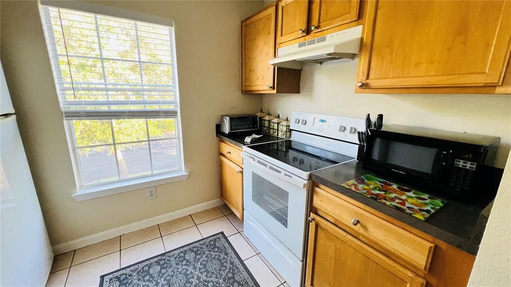 For Rent: $1,650 (1 beds, 1 baths, 996 Square Feet)