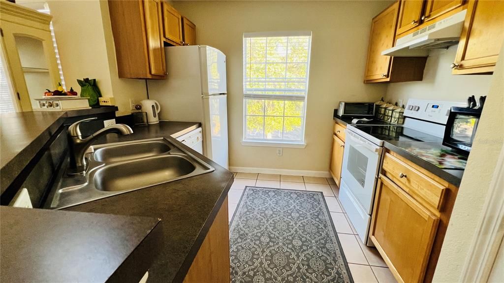 For Rent: $1,650 (1 beds, 1 baths, 996 Square Feet)