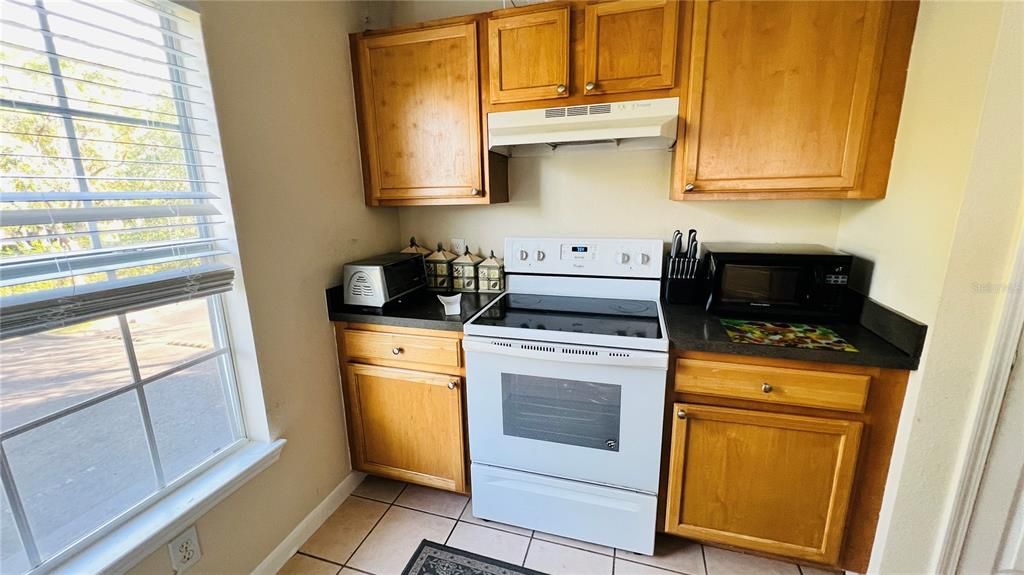 For Rent: $1,650 (1 beds, 1 baths, 996 Square Feet)