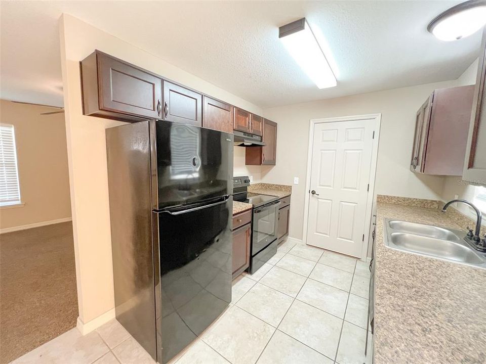 For Rent: $1,525 (3 beds, 2 baths, 1077 Square Feet)