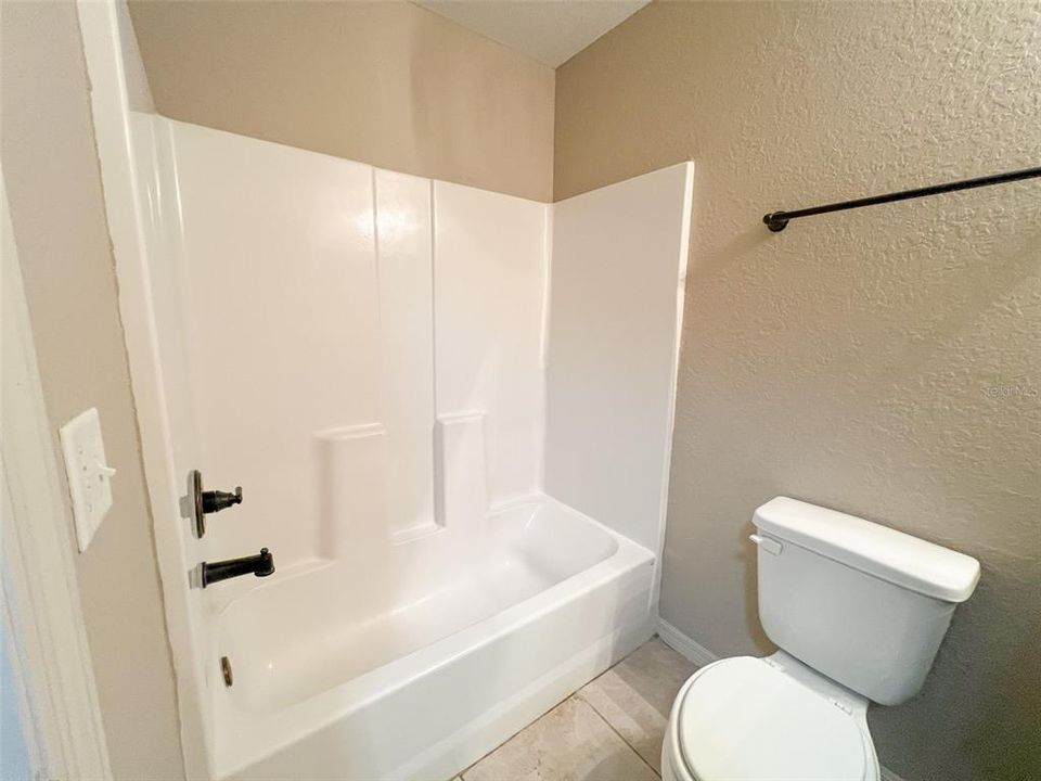 For Rent: $1,525 (3 beds, 2 baths, 1077 Square Feet)